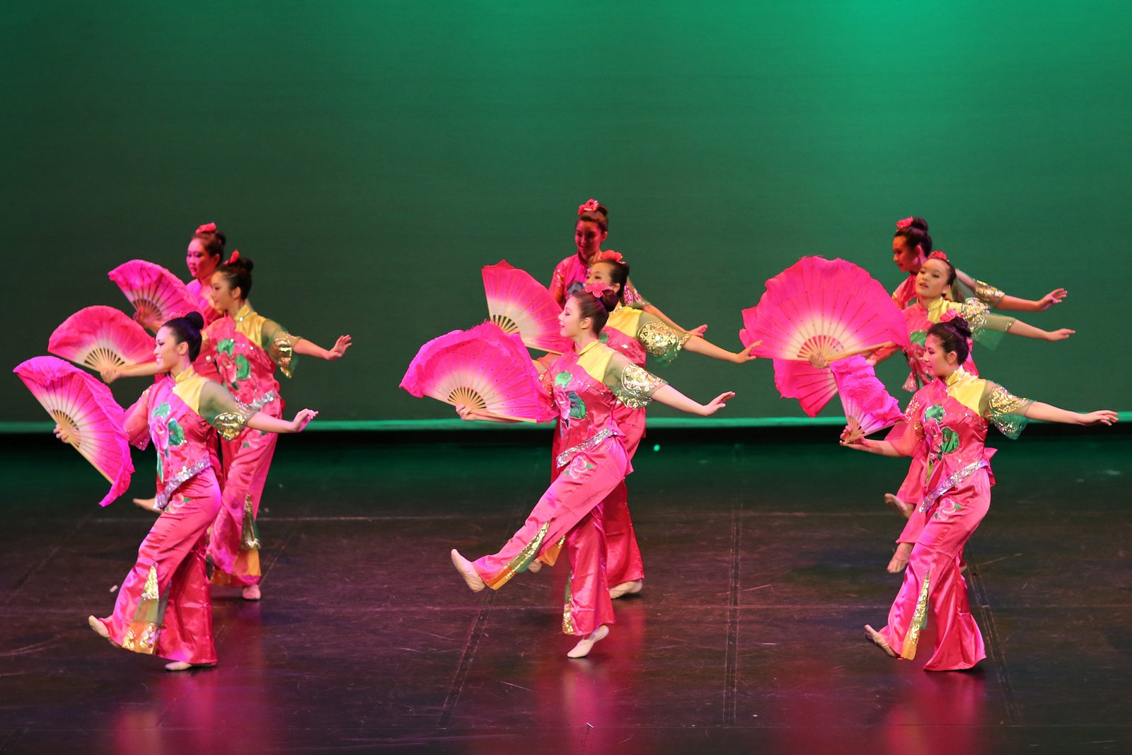 https://www.visacreate.com/public/uploads/images/newsimages/maannewsimage23102021_115552_Chinese-Fan-Dance.jpg